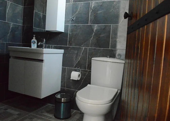 Ecolive * Ayios Epiphanios